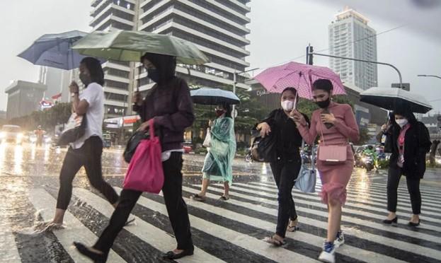BMKG Prakirakan Hujan Ringan hingga Sedang Guyur Jakarta Sepanjang Rabu, 7 Januari 2026