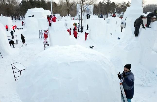 Kompetisi Pahatan Salju Internasional Harbin ke-28 Resmi Dibuka, Dihadiri Peserta dari 13 Negara