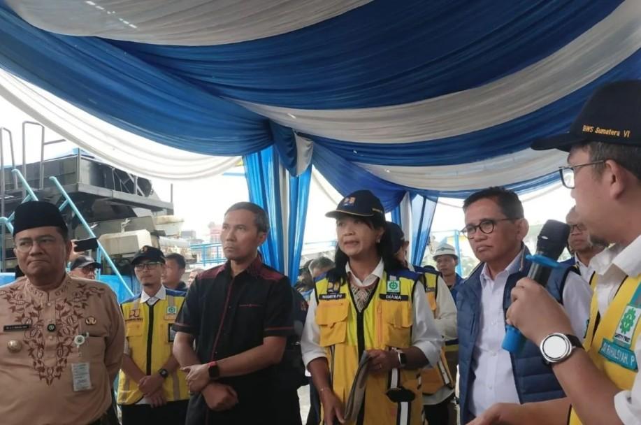Wamen PU Tinjau Proyek Sungai Asam di Jambi, Targetkan Selesai Akhir 2026 untuk Kendalikan Banjir