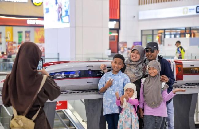 Jumlah Turis Asing Pengguna Kereta Cepat Jakarta Bandung Melonjak Sepanjang 2025