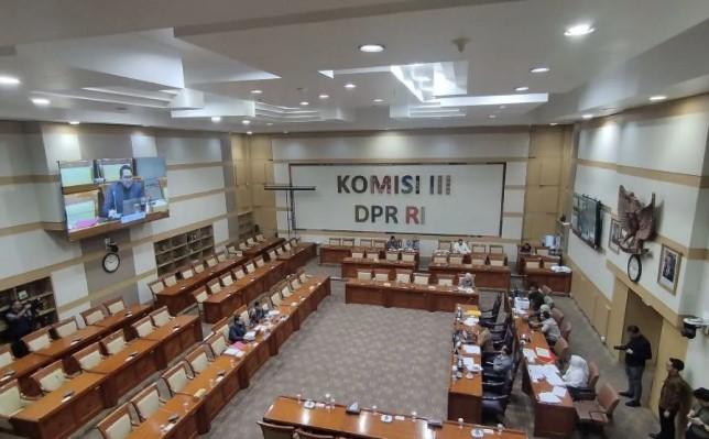 Komisi III DPR Bahas Reformasi Polri Bersama Pakar Meski Masa Reses