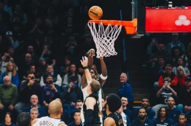 Randle dan Edwards Bersinar, Timberwolves Tekuk Cavaliers 131-122 di Target Center