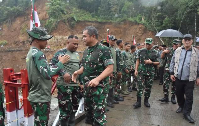 TNI AD Sukses Pulihkan Akses Jalan Lintas Nasional Takengon–Bireuen dengan Jembatan Bailey