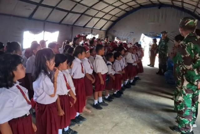 TNI AD Beri Layanan Trauma Healing dan Kesehatan bagi Anak Korban Bencana di Tapanuli Utara