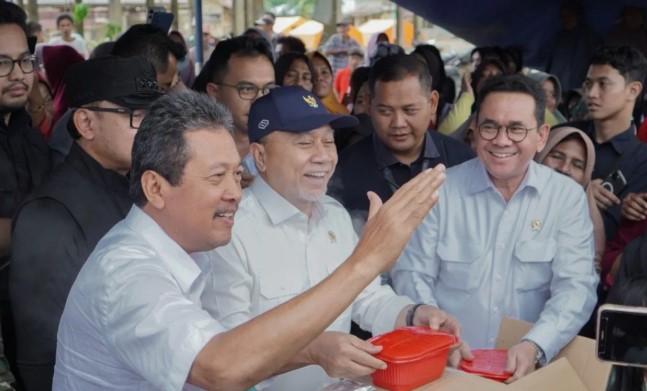 Zulkifli Hasan Tinjau Pasar Kuala Simpang dan Posko Pengungsian Aceh Tamiang Pascabanjir