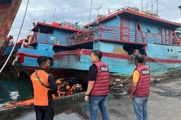 ABK KM Prima Hasil Samudra Hilang Setelah Tercebur di Muara Baru, Pencarian Masih Berlangsung