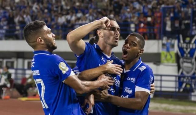 Derbi Persib vs Persija Jadi Penentu Puncak Klasemen, Persaingan Liga 1 Makin Ketat