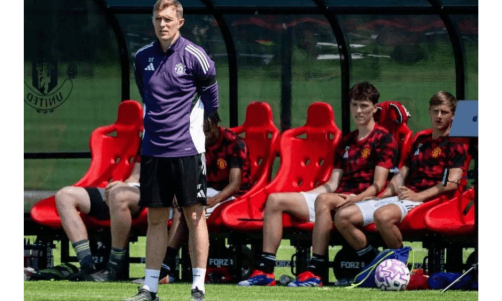 Darren Fletcher Siap Pimpin Manchester United Hingga Akhir Musim 2025/2026