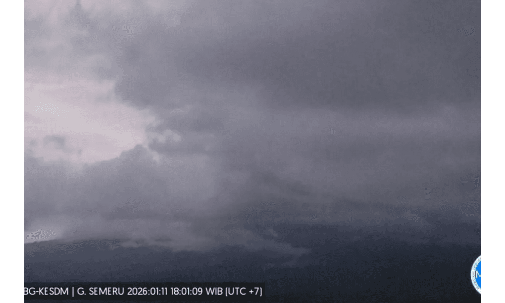 Gunung Semeru Alami 30 Kali Gempa Letusan, PVMBG Keluarkan Peringatan Siaga dan Larangan Aktivitas