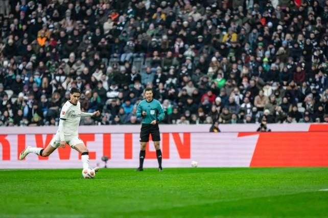 Monchengladbach Bungkam Augsburg 4-0, Kevin Diks Cetak Gol Penalti dan Tabakovic Ukir Brace