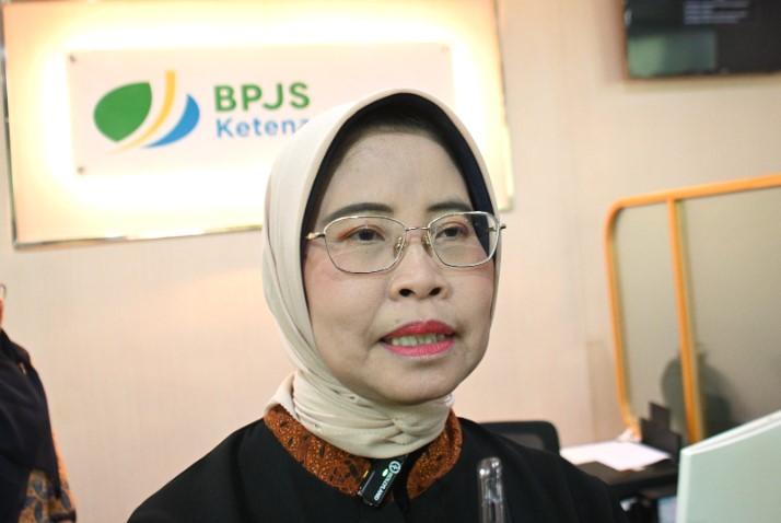 Sekretariat Jenderal DPR RI Serahkan Santunan Jaminan Kecelakaan Kerja kepada Keluarga Almarhum Syahrizal Yusuf