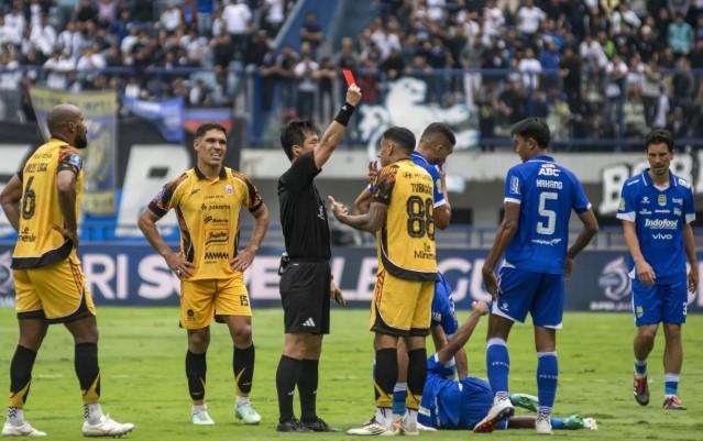 Pelatih Persija Nilai Kartu Merah Bruno Tubarao Sudah Tepat pada Laga Panas Kontra Persib