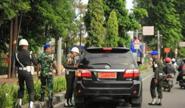 Kemenhan Tegaskan Pelat Dinas pada BMW Putih Viral Merupakan Pelat Palsu