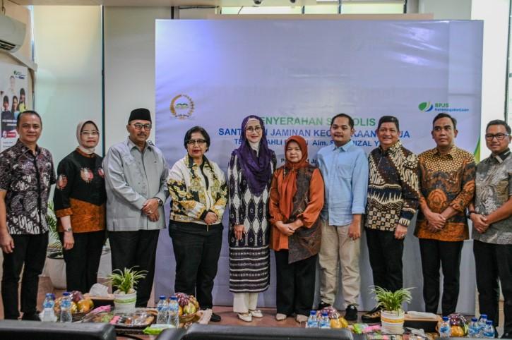 BURT DPR RI Sampaikan Duka Cita dan Apresiasi atas Penyerahan Santunan untuk Keluarga Almarhum Syahrizal Yusuf