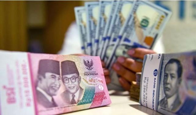 Rupiah Dibuka Melemah 0,17 Persen ke Level Rp16.847 per Dolar AS pada Senin Pagi