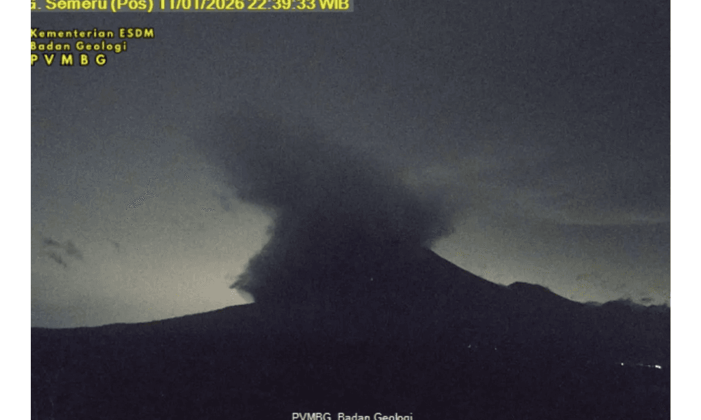 Gunung Semeru Kembali Erupsi, APG Capai 5 Km: Warga Diminta Tidak Beraktivitas dalam Radius Bahaya