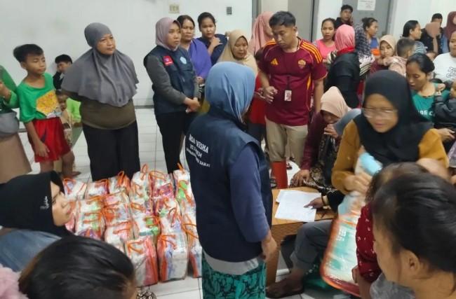 BPBD DKI Jakarta Salurkan Bantuan Logistik Rp575 Juta untuk Pengungsi Banjir di Jakarta Utara