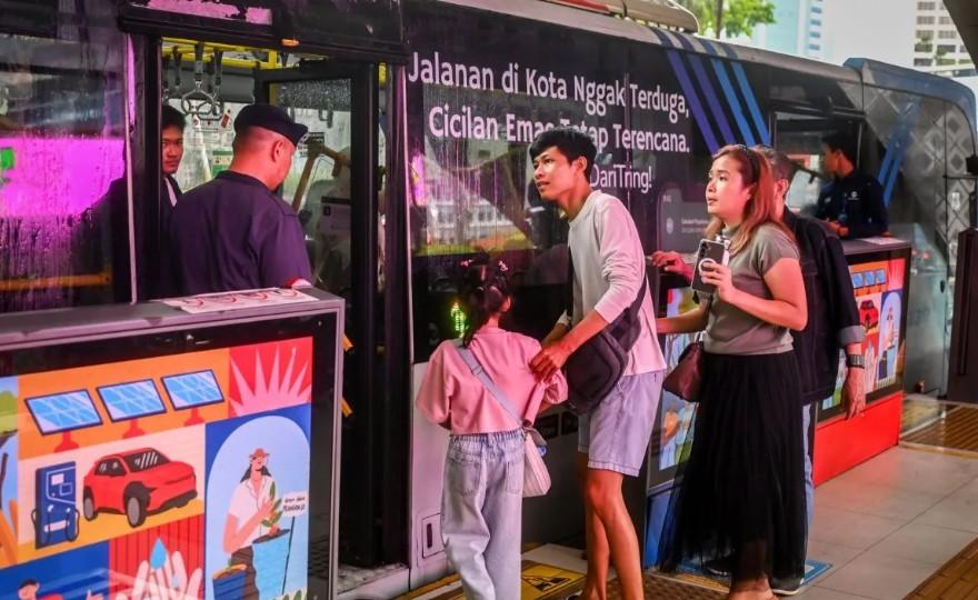 Gubernur DKI Pramono Anung Minta Maaf Usai Tunanetra Jatuh ke Got di Halte Transjakarta