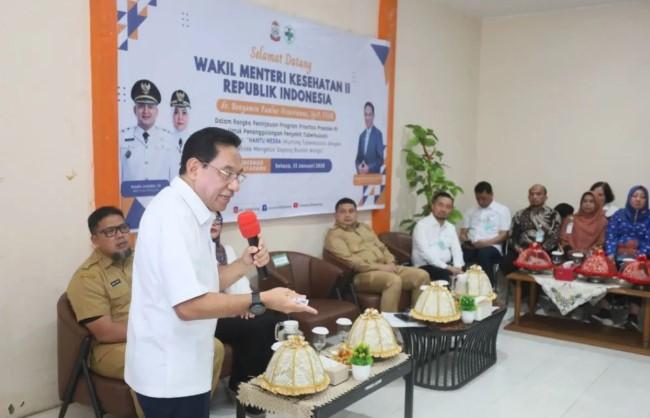 Wamenkes Tinjau Inovasi Hantu Mesra Makassar dalam Menekan Penularan Tuberkulosis