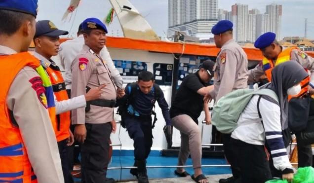 Ditpolairud Polda Metro Jaya Tangani Cepat Kapal KM BIMA Mati Mesin di Perairan Kepulauan Seribu