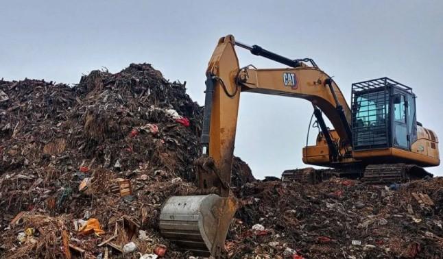 Tumpukan Sampah Lama di Pasar Induk Kramat Jati Berkurang Signifikan Setelah Pengangkutan Intensif