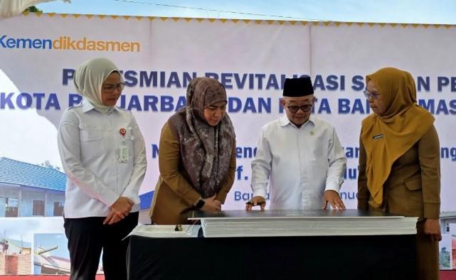 Peresmian 14 Sekolah Hasil Revitalisasi di Kalsel, Mendikdasmen Tekankan Lingkungan Nyaman untuk Belajar