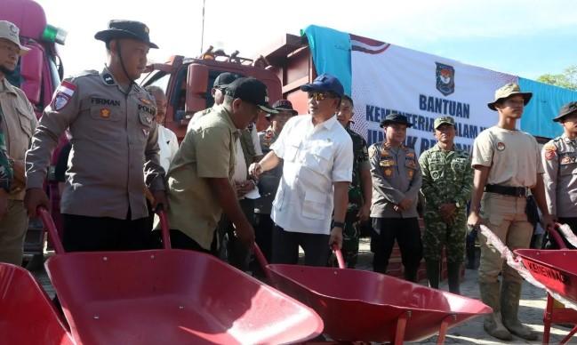 Mendagri Tito Karnavian Tinjau Dampak Banjir dan Longsor di Bener Meriah, Dorong Relokasi Warga Rawan Bencana