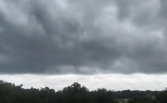 BBMKG: Wisatawan Bali Diminta Waspadai Hujan Lebat dan Gelombang Tinggi 14–15 Januari 2026