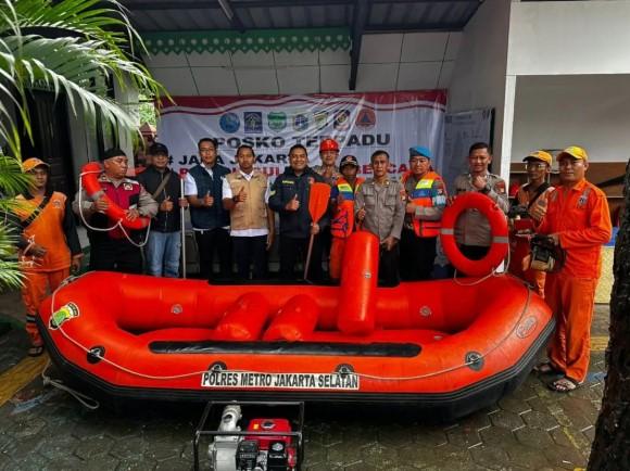 Polsek Mampang Siapkan Posko Banjir Terpadu Antisipasi Genangan di Pela Mampang