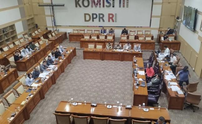 Komisi III DPR RI Bahas RUU Perampasan Aset, Fokus pada Pemulihan Keuangan Negara dan Pemberantasan Kejahatan Finansial