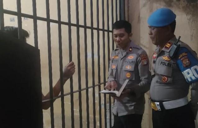 Polsek Kelapa Gading Ajak Tahanan Introspeksi Diri Lewat Pendekatan Keagamaan