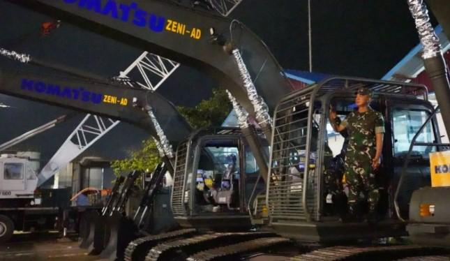 TNI AD Kirim Alat Berat ke Aceh untuk Bantu Pemulihan Pascabencana Banjir dan Longsor