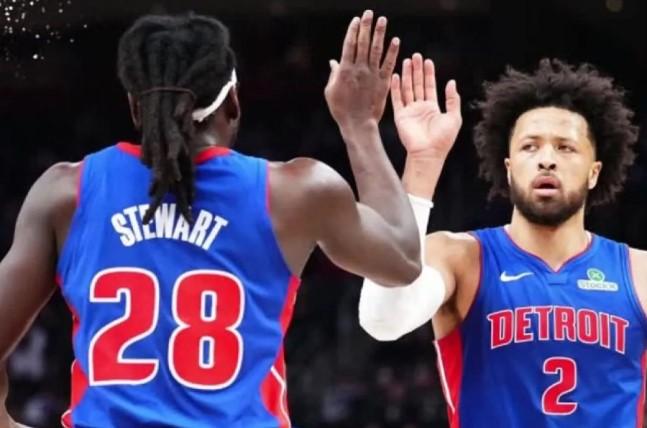 Tertinggal 16 Poin, Pistons Bangkit dan Tundukkan Suns 108-105 di Kandang