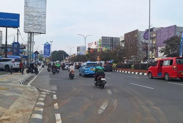 Pemkot Depok Bangun Halte Resmi di Pintu Tol Desari, Tanggapi Tingginya Jumlah Penumpang