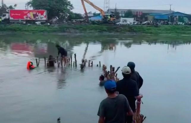 Tanggul Kalimalang Jebol, 400 KK di Karawang Terdampak Banjir