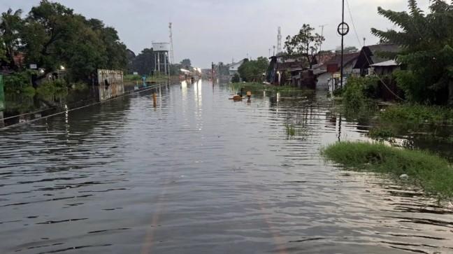 Jalur Kereta Api Pantura Jawa Tengah Terputus, Banjir Rendam Rel Pekalongan–Sragi