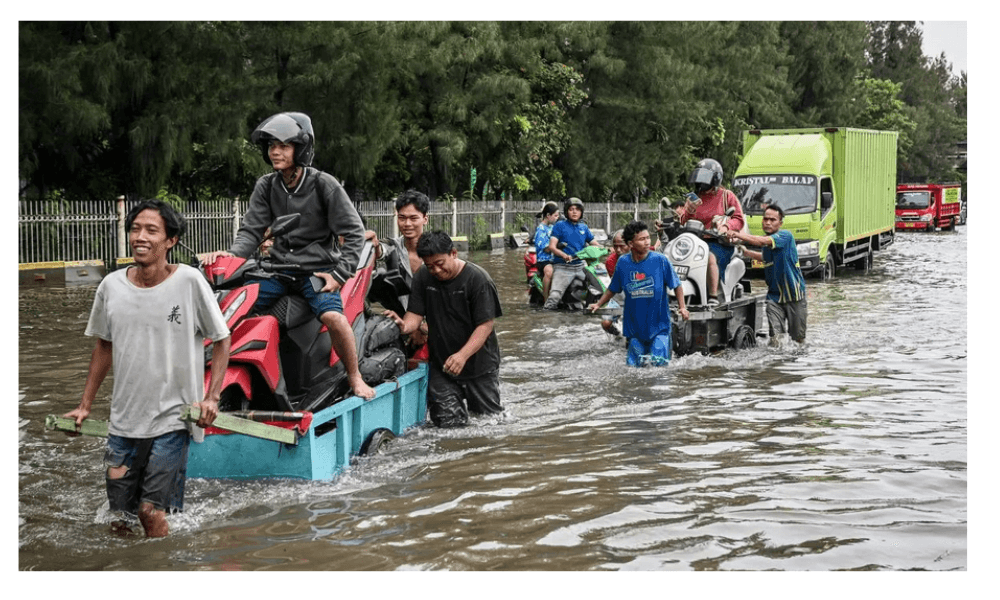 Pemkot Jakarta Utara Salurkan Bantuan Bertahap ke Pengungsi Banjir, 14 Ruas Jalan Masih Tergenang