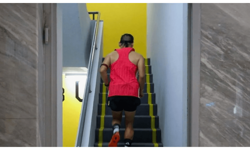 104 Pelari Tantang 356 Anak Tangga Menara BRI di Bandung Tower Run 2026