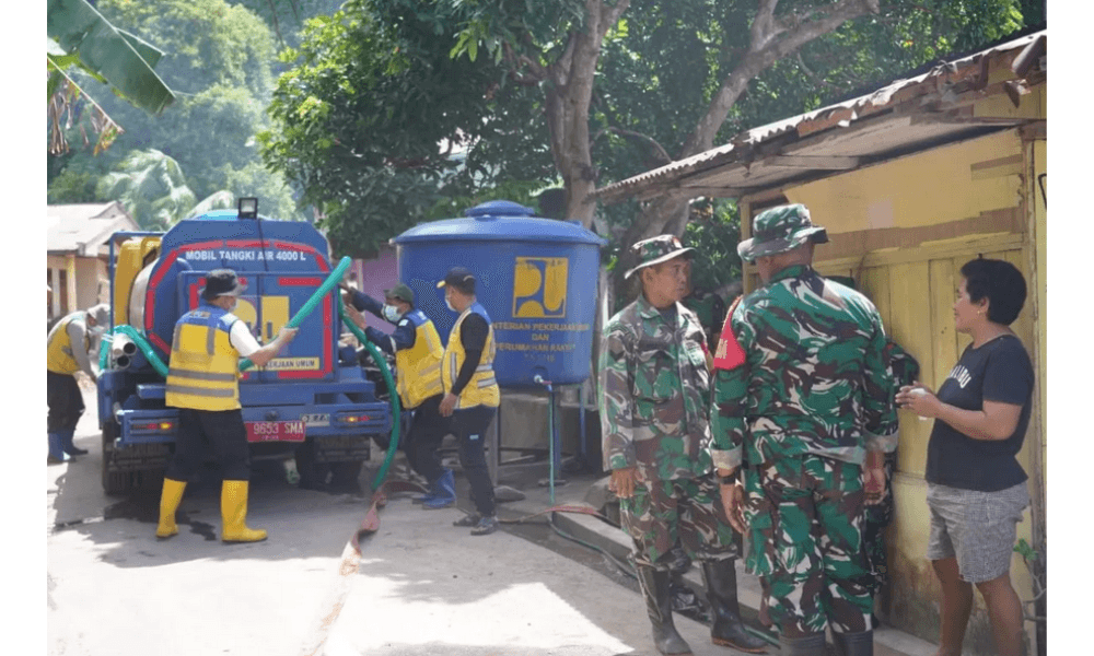Distribusi Air Bersih di Pulau Siau Pasca Banjir Bandang, Prajurit Kodam XIII/Merdeka dan Kementerian PU Bergerak Cepat