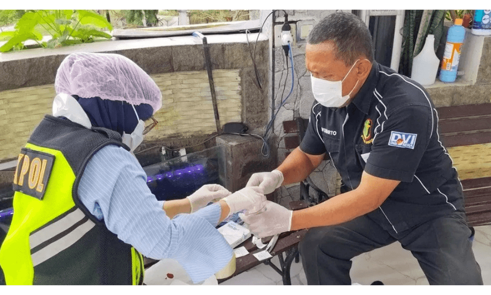 Tim DVI Polda Jabar Ambil Sampel DNA Keluarga Korban Kecelakaan Pesawat ATR di Maros