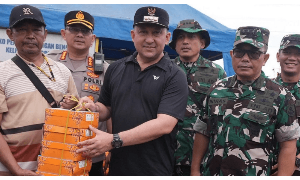 Forkopimko Jakarta Utara Salurkan Bantuan ke Pengungsi Banjir, TNI-Polri Bangun Dapur Umum