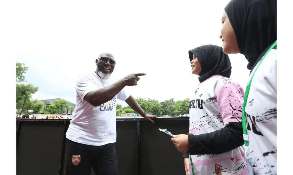Jacksen F. Tiago Pantau Langsung Pembinaan Bibit Sepak Bola Putri Usia Dini di MilkLife Soccer Challenge