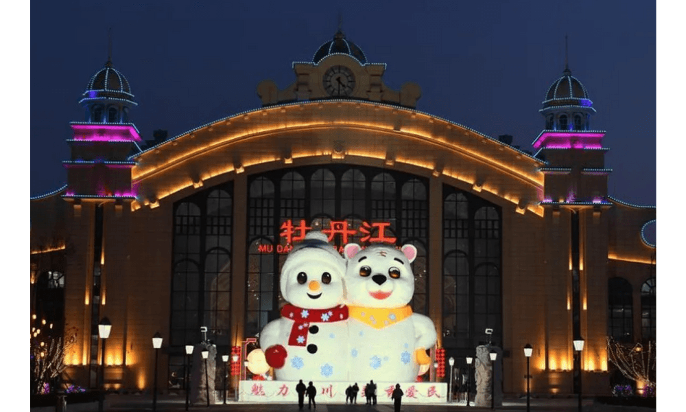 Manusia Salju Raksasa Jadi Magnet Wisata Musim Dingin di Heilongjiang, China