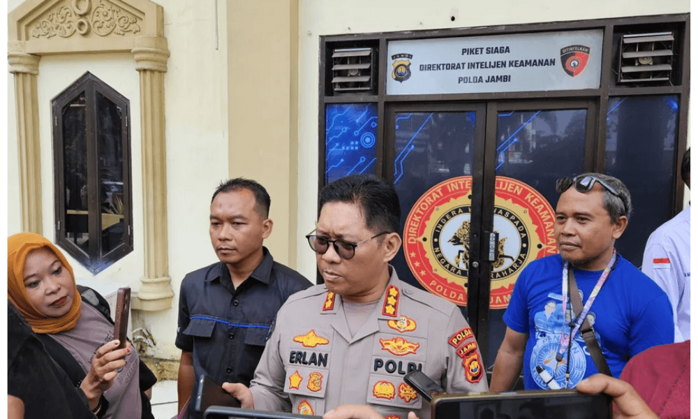 Pengemudi Mobil Mewah di Bawah Pengaruh Narkoba Tabrak Pagar Mapolda Jambi