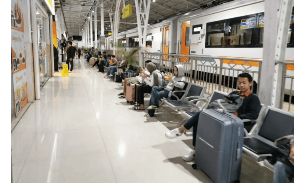 Banjir Ganggu Operasional, KAI Batalkan Perjalanan KA Kamandaka dan KA Purwojaya