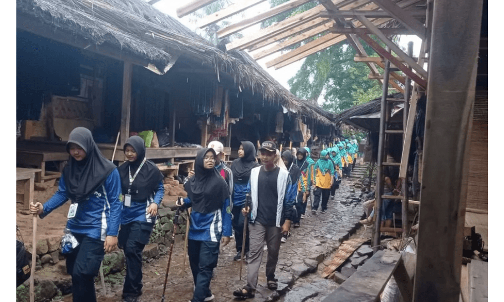 Libur Isra Mikraj, Ribuan Wisatawan Padati Permukiman Badui untuk Nikmati Alam dan Berburu Durian