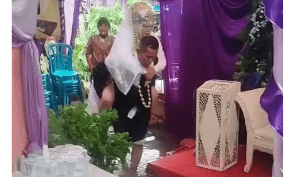 Diterjang Banjir, Pasangan Pengantin di Jakbar Tetap Gelar Resepsi dengan Penuh Haru