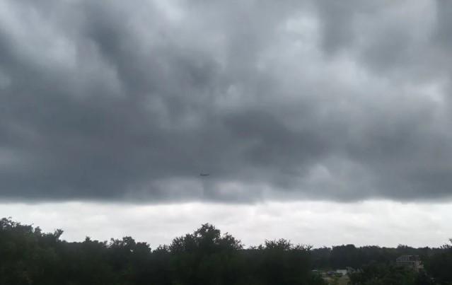 BMKG Peringatkan Potensi Hujan Luas dan Cuaca Ekstrem Kepung Indonesia pada Senin