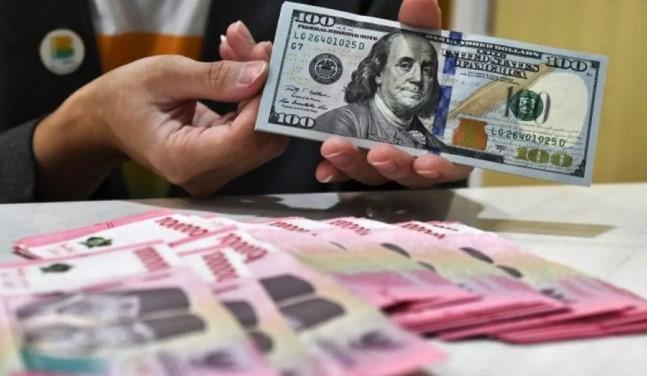 Rupiah Melemah pada Pembukaan Perdagangan Senin Pagi di Jakarta