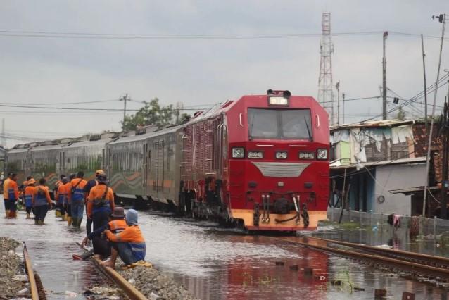 KAI Lanjutkan Pemulihan Jalur Terdampak Banjir, 34 Perjalanan Kereta Masih Dibatalkan